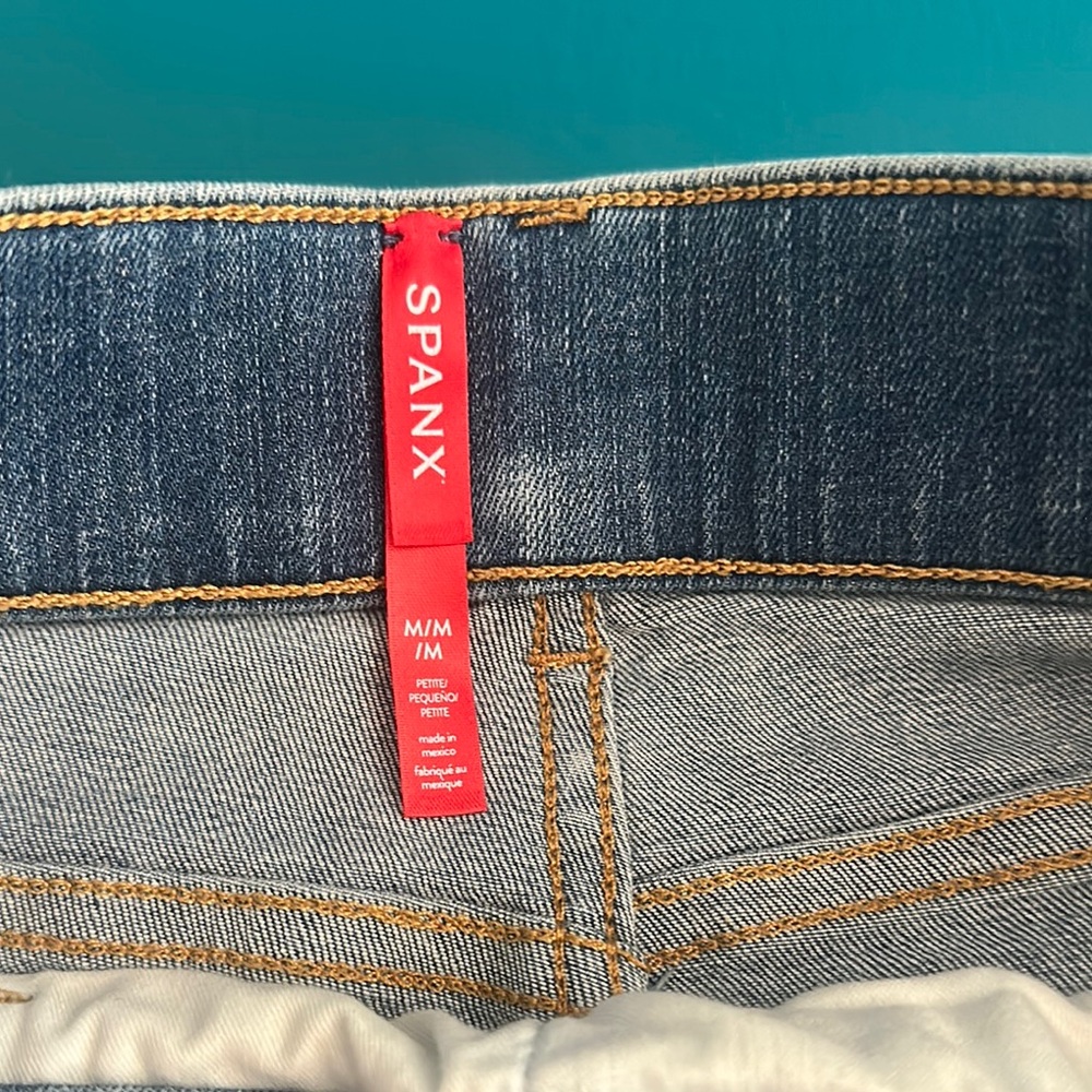 SPANX High Rise Blue Jeans with Classic Denim Detailing